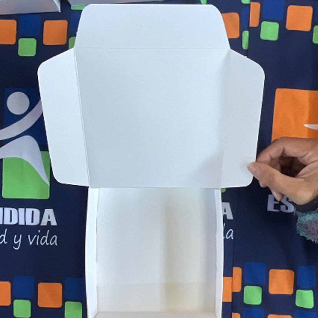 Caja Blanca con Logo2